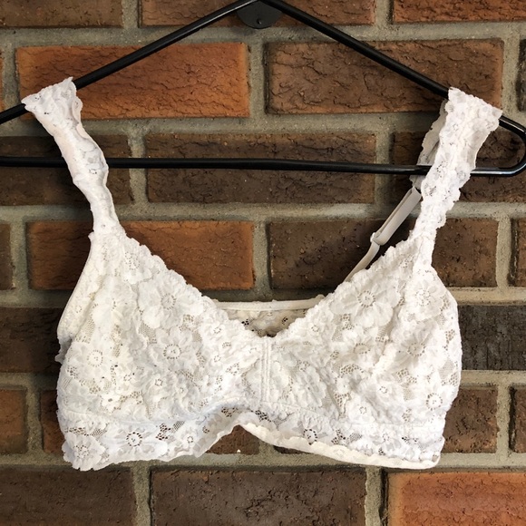3/$30 ✨ Lace Bralette - Picture 1 of 3